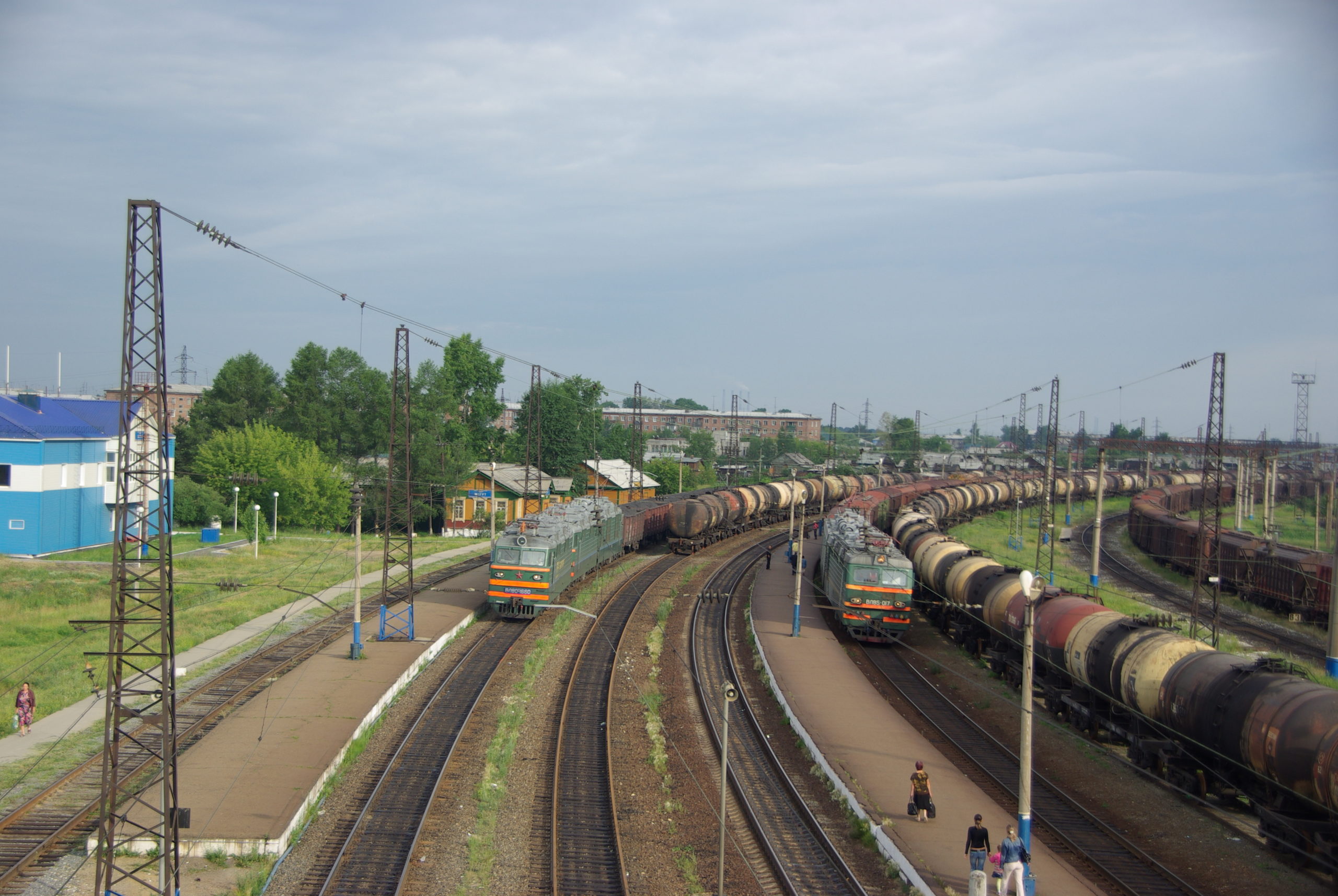 Электровоз ВЛ85-017 на станции Мегет, Иркутская область