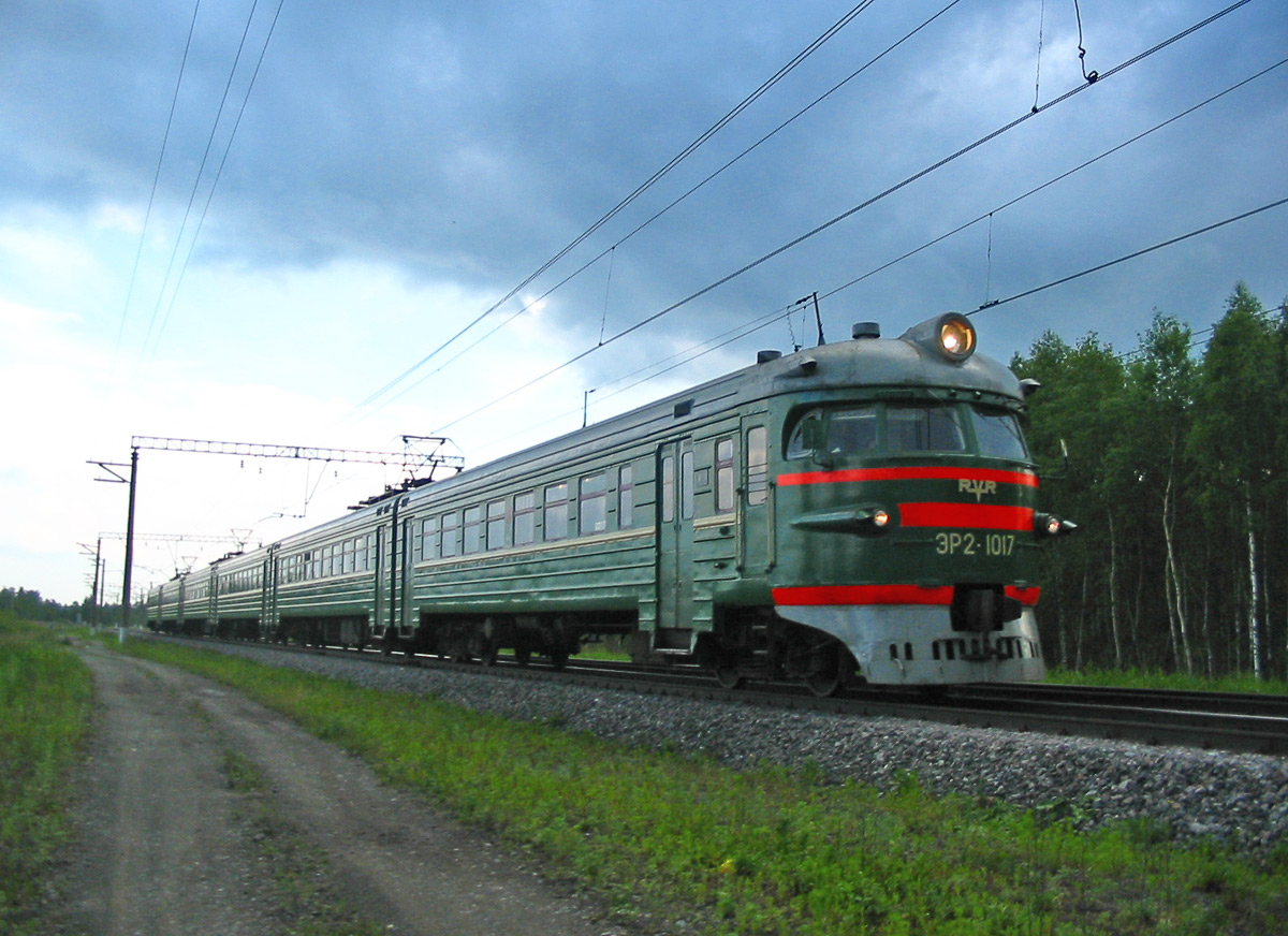Электропоезд ЭР2-1017 с круглой кабиной на перегоне Давыдово — Дулёво