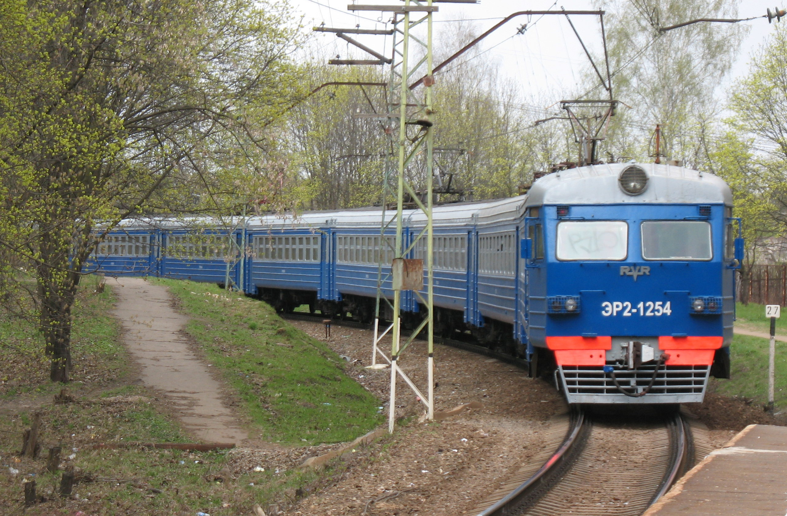 Электропоезд ЭР2-1254 с плоской кабиной