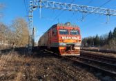 Электропоезд ЭТ2М-035 на перегоне Гатчина-Пассажирская-Балтийская — Мариенбург, 2023