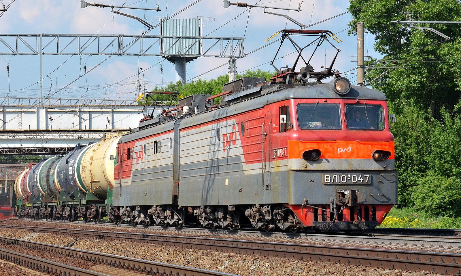Электровоз ВЛ10У-047 с грузовым составом