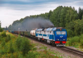 Тепловоз 2ТЭ70-008 с грузовым поездом