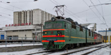 Электровоз ВЛ80С-197 на станции Владимир, в кабине виден машинист