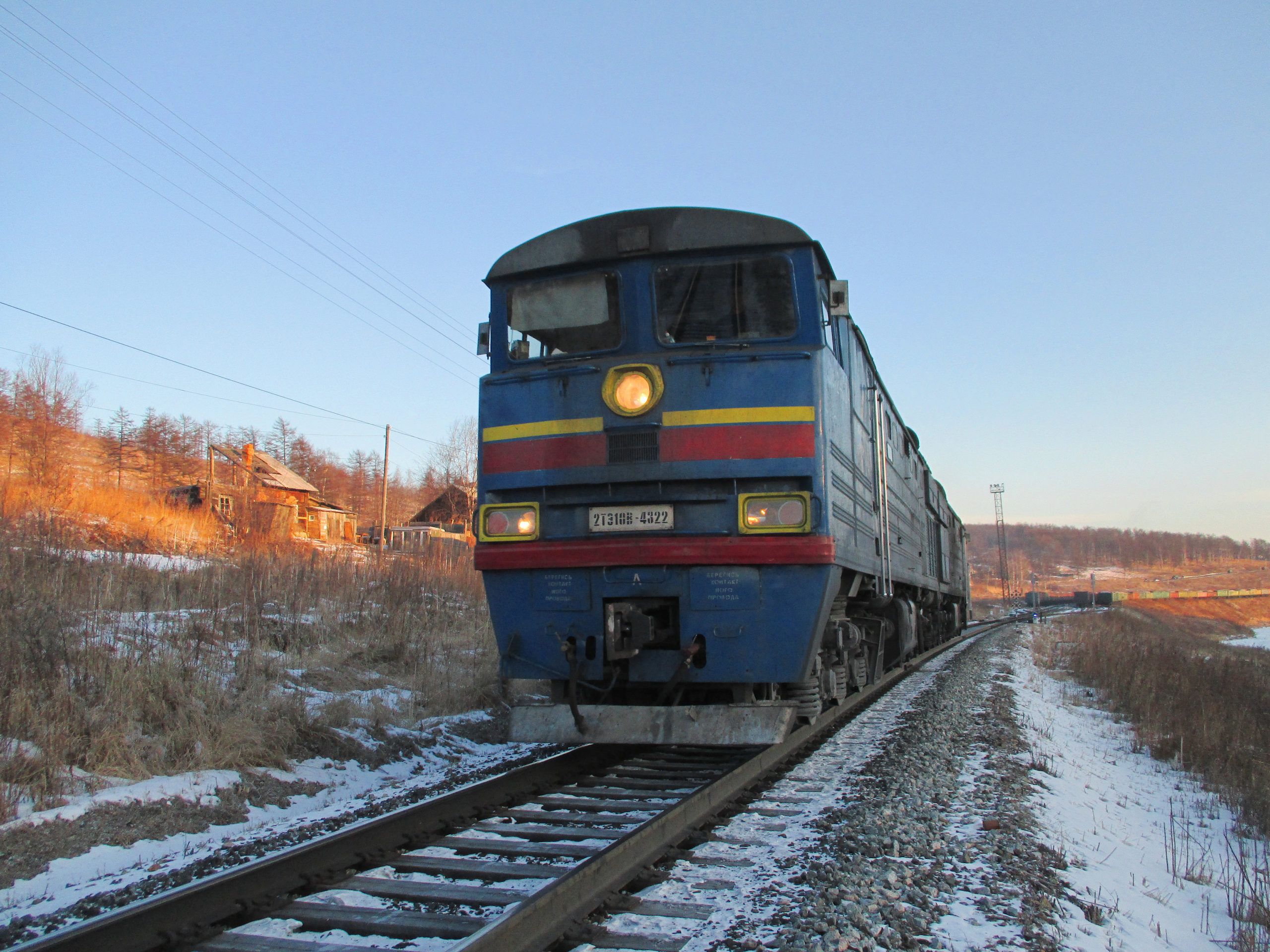 Тепловоз 2ТЭ10В-4322 в Ванино