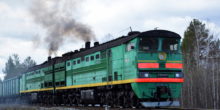 Тепловоз 2ТЭ10В-4753 с грузовым поездом, Челябинская область, перегон Ай–Титан